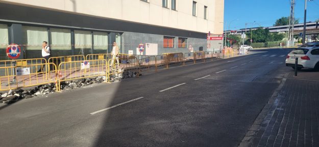 L-526, COMIENZA LA OBRA DE LA PARADA DEL AUTOBUS 1